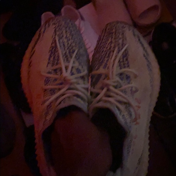 Yeezy 350 - Picture 4 of 4